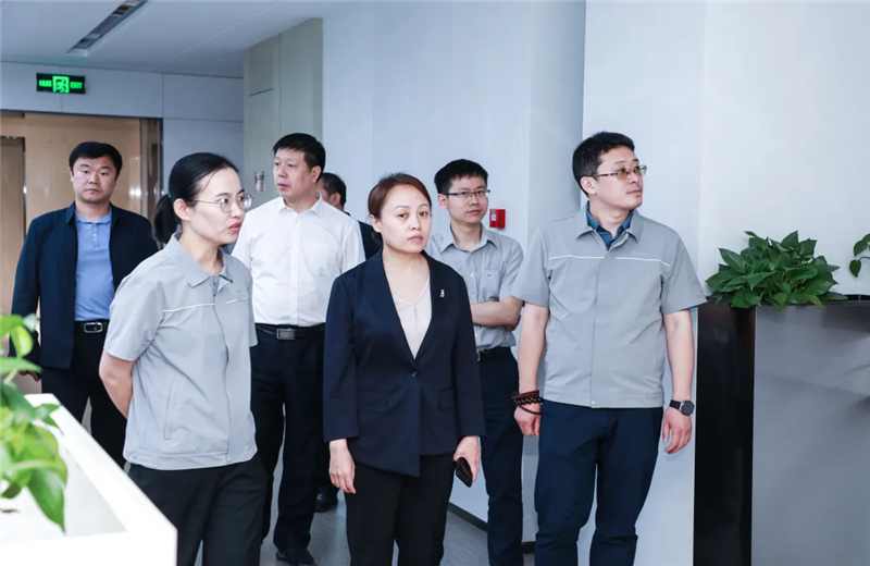 2023年5月15日，河北建材职业技术学院党委书记张明莉一行到北京集团进行校企合作交流。